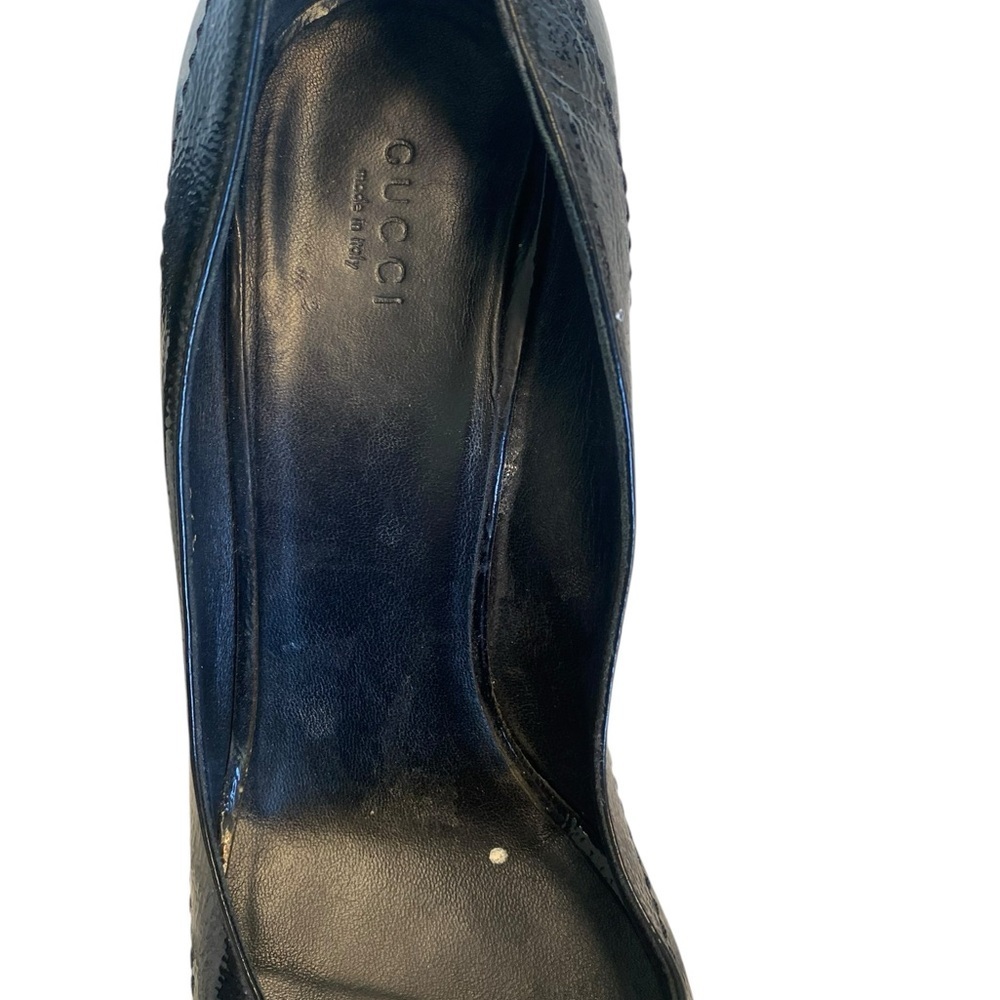 Gucci Black Heels with Gold Emblem - Picture 7 of 10